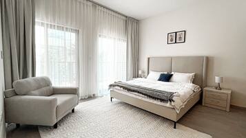 3 Schlafzimmer, Schreibtisch, Bügeleisen/Bügelbrett, WLAN