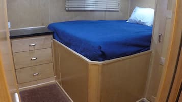 7 bedrooms, bed sheets