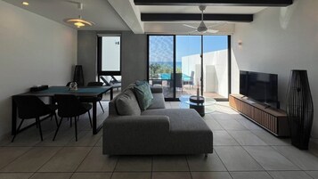 1 habitación, escritorio y cortinas blackout 