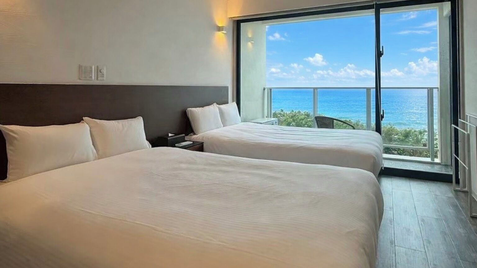 1 bedroom, desk, blackout curtains, free rollaway beds