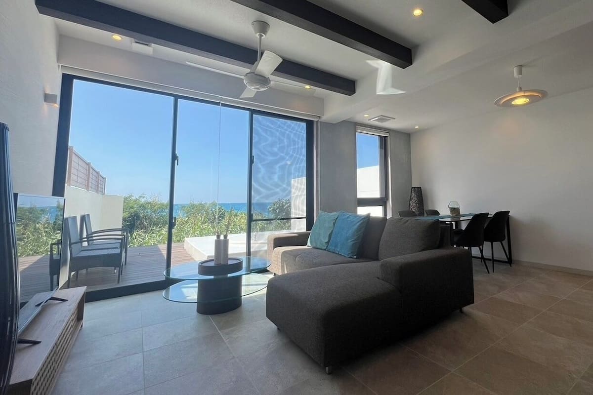 1 bedroom, desk, blackout curtains, free rollaway beds