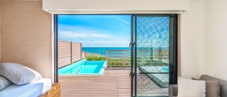 3 piscines extérieures, parasols de plage