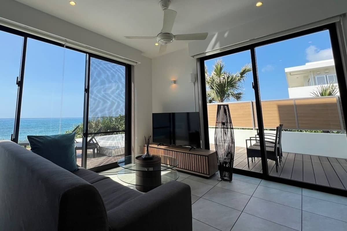 1 bedroom, desk, blackout curtains, free rollaway beds