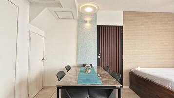 1 bedroom, desk, blackout curtains, free rollaway beds