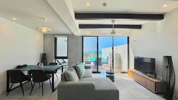 1 bedroom, desk, blackout drapes, free rollaway beds