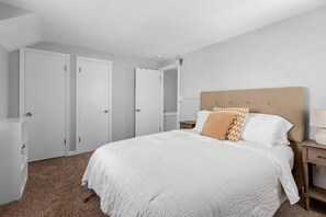 2 bedrooms, WiFi, bed sheets - Corporate Home Near South Shore (Munster)