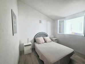 1 bedroom, iron/ironing board, bed sheets - Joli Appartement à Cargèse Avec vue sur mer et Coucher de Soleil (Cargèse)
