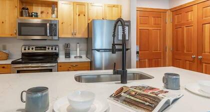 Tranquil Retreat, Hot Tub, Shuttle!