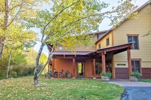 Exterior - Basecamp Stays: Tranquil Retreat, Hot Tub, Shuttle (Driggs)