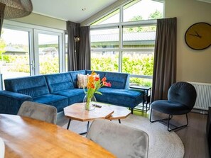 TV - Chalet by Park Pond in the Netherlands (Veldhoven)