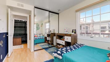 2 habitaciones, cuna de viaje, wifi gratis y ropa de cama