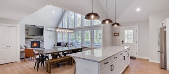 Lake & Beach + Firepit + King Beds + Swing set