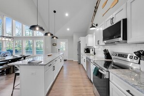 ثلاجة، ميكروويف، فرن، موقد طهي �مسطح