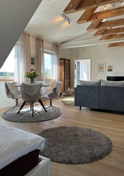 Neue , Moderne , Lichtdurchflutete Ferienwohnung 🌸