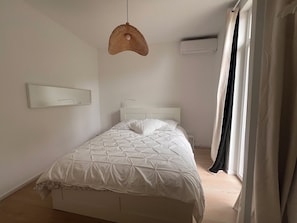 2 bedrooms, desk, iron/ironing board, free WiFi