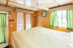 6 bedrooms, bed sheets
