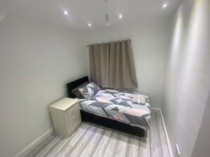 3 bedrooms, free WiFi, bed sheets