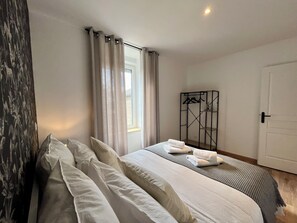 1 bedroom, iron/ironing board, WiFi, bed sheets - Lescinqsuites / Le Chivas - Dabnb (Limoges)