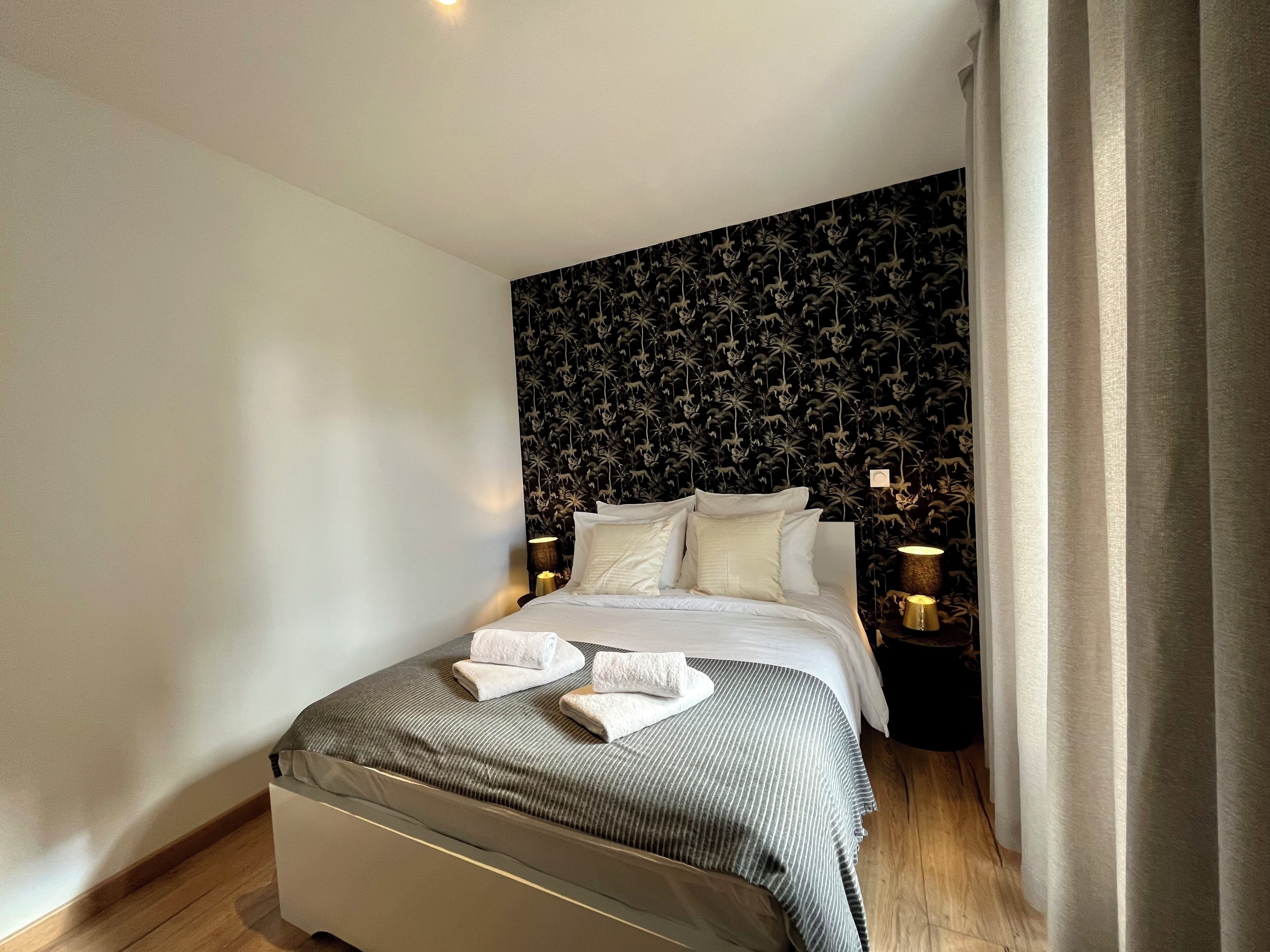 1 habitación, tabla de planchar con plancha, wifi y ropa de cama 