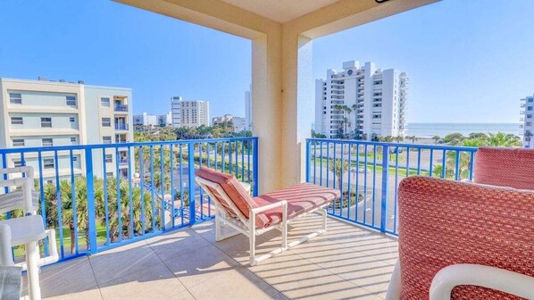 Property grounds - Luxury Beach Life: 3BR Condo w/ Ocean & Inlet View (New Smyrna Beach)