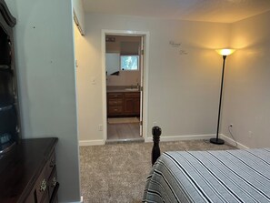 3 bedrooms, desk, iron/ironing board, travel crib