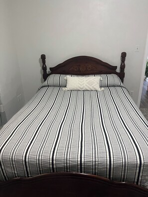 3 bedrooms, desk, iron/ironing board, travel crib