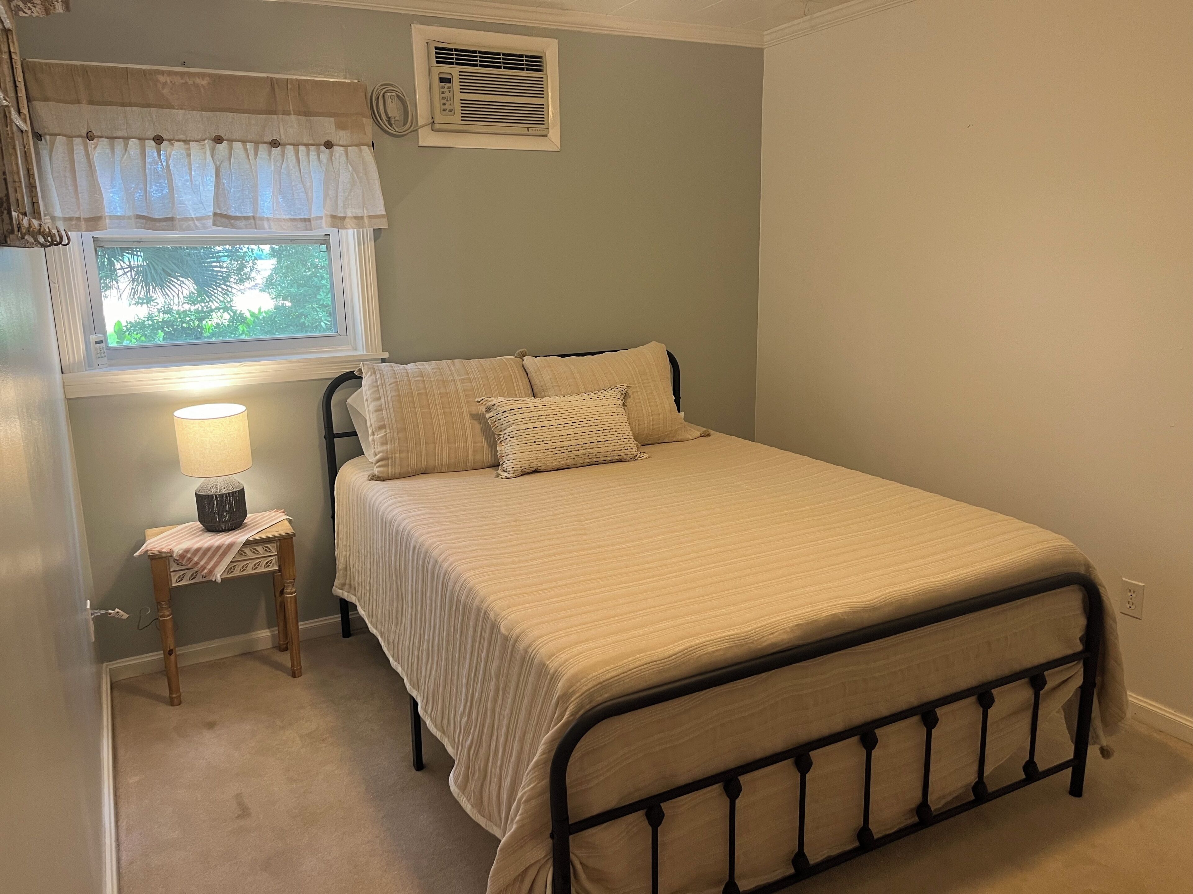 3 bedrooms, desk, iron/ironing board, travel crib