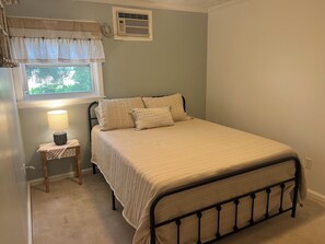 3 bedrooms, desk, iron/ironing board, travel cot