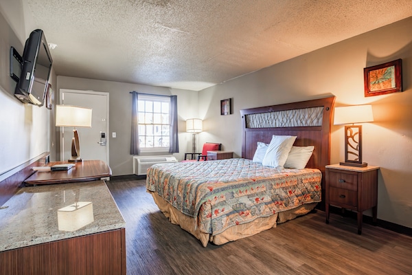Standard Room, 1 King Bed | Desk, WiFi (free)