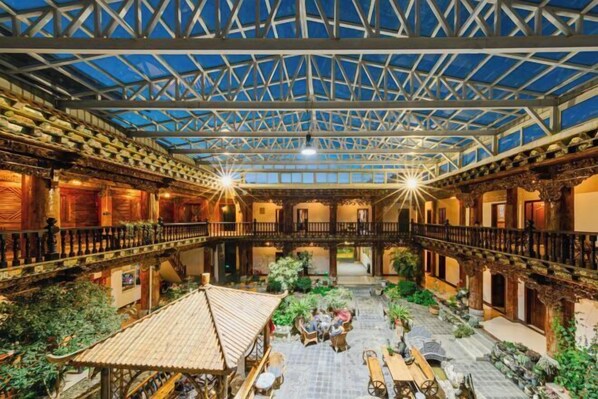 Interior - Songjing Bieyuan Homestay (Shangri-La Ganden Sumtseling Monastery) (Shangri-La)