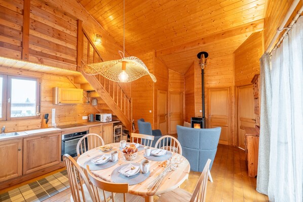 Dining - Le Petit Lynx - Chalet cocooning Haut Jura (Saint-Laurent-en-Grandvaux)