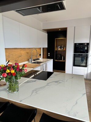 Fridge, microwave, oven, stovetop