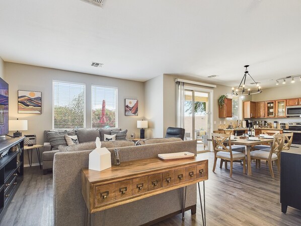 Smart-TV, Bücher, Computerbildschirme