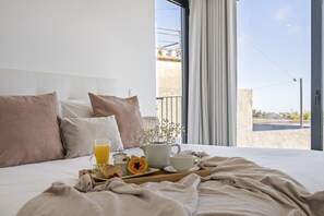 3 bedrooms, iron/ironing board, travel cot, free WiFi