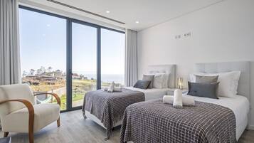 3 slaapkamers, een strijkplank/strijkijzer, reisbedje, gratis wifi