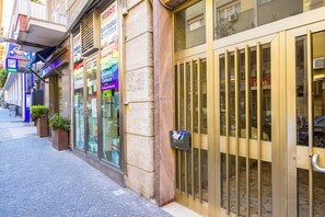 Exterior detail - Chiave di Fuga - Doppia Classic - Camera 3 (Naples)