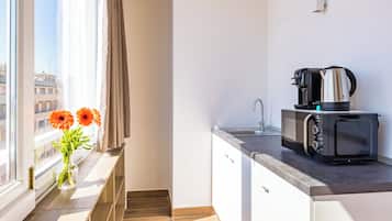 Keittoastiat/astiat/ruokailuvälineet