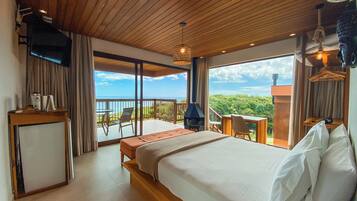 Deluxe tweepersoonskamer, 1 queensize bed, balkon, uitzicht op zee | Luxe beddengoed, een bureau, een laptopwerkplek, geluiddichte muren