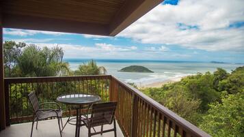 Deluxe Double Room, 1 Queen Bed with Sofa bed, Balcony, Sea View | Lanai