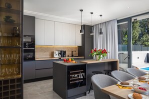 Fridge, microwave, oven, stovetop - Luxury Villa Etera with Heated Pool (Kaštel Kambelovac)