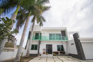 Exterior - Entire home with Pool. Walk to the beach. Lety Copel (Mazatlan)