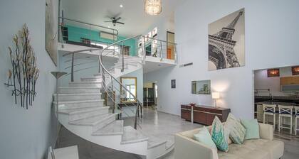 Entire home with Pool. Walk to the beach. Lety Copel