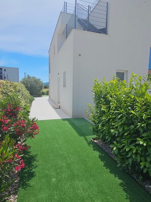 Property grounds - Brand new Villa with pool located just 5 minutes walk from beach. (Sreser)