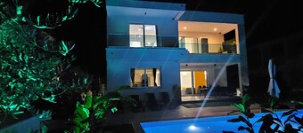 Brand new Villa with pool located just 5 minutes walk from beach.