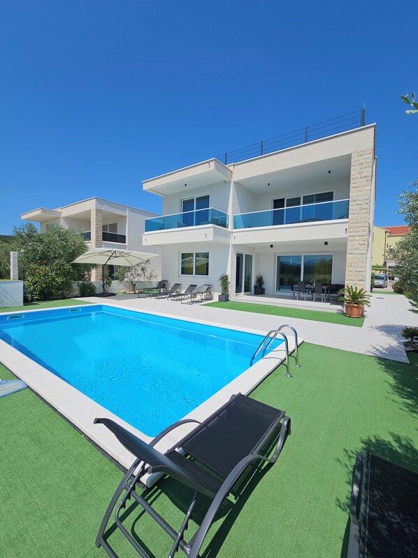 Pool - Brand new Villa with pool located just 5 minutes walk from beach. (Sreser)