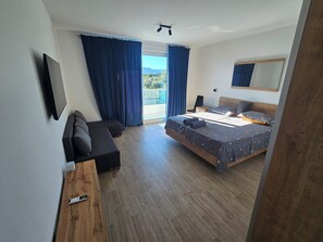 4 habitaciones, tabla de planchar con plancha, wifi y ropa de cama 