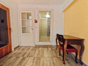 Charly Garcia | Iron/ironing board, free WiFi - Flor de Lino Hotel Porteño (Buenos Aires)