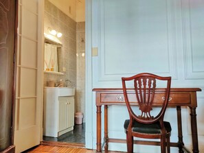 Kahden hengen standard-huone | Silitysrauta/-lauta, ilmainen Wi-Fi