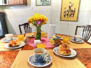 Desayuno típico de la región gratuito y diario