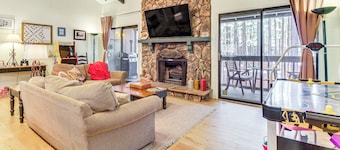 Hike & Golf: Family Home w/ Balcony in Pinetop!